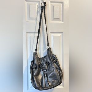 Michael Kors metallic bucket crossbody
Great condition!
No rips or stains clean